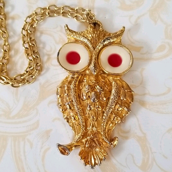 Vintage Mid Century 1960s Enamel Goldtone Owl Pendant Necklace - Picture 16 of 16